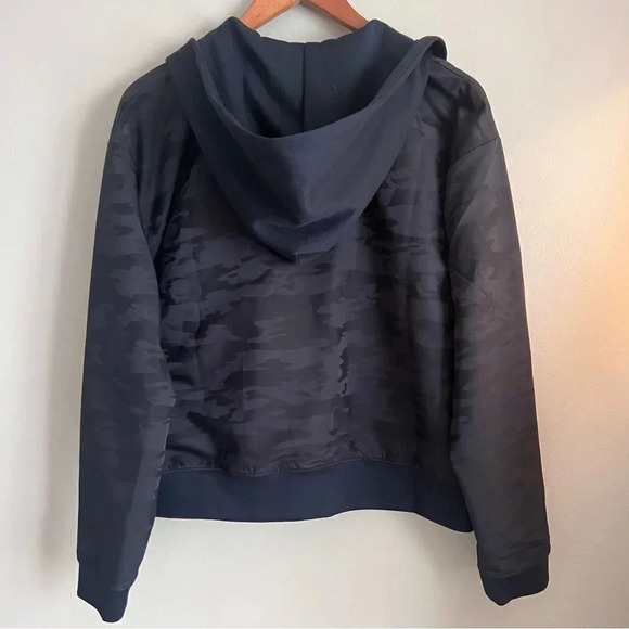 New Balance Determination Reversible Jacket Size Medium - Picture 8 of 14